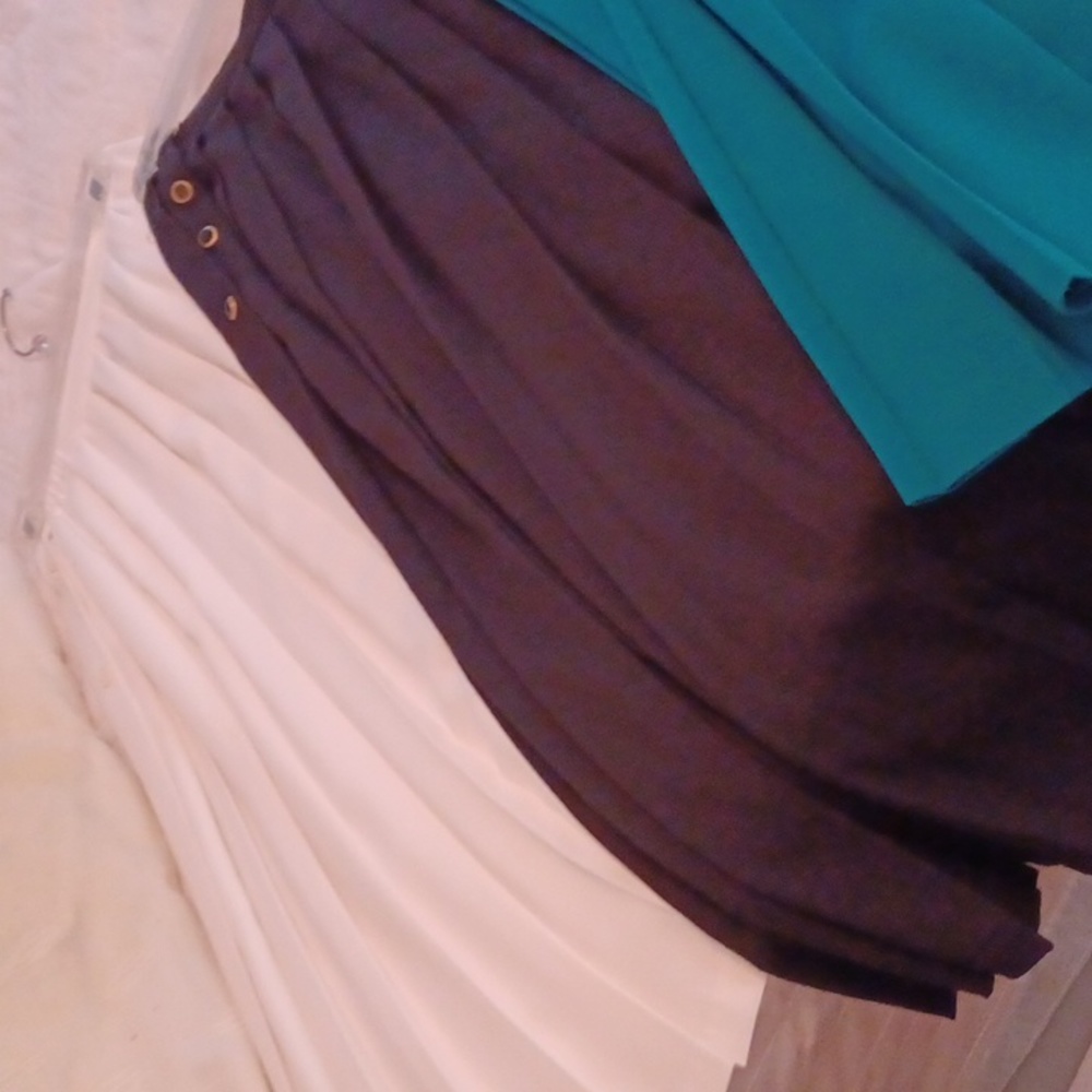 Skirts - Picture 2 of 3